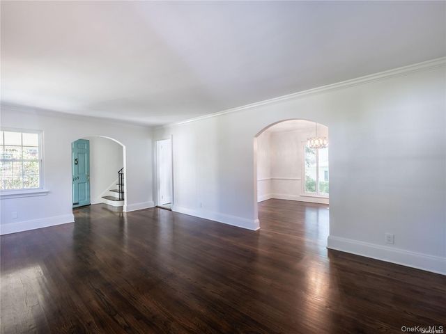 109 Chase Road, Manhasset, NY 11030