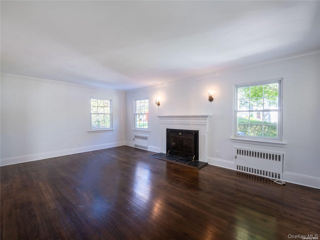 109 Chase Road, Manhasset, NY 11030