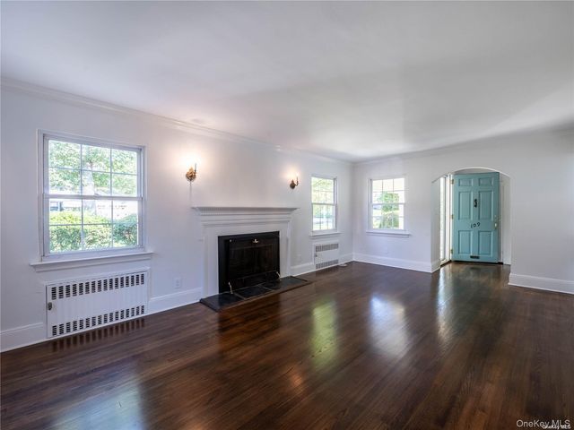 109 Chase Road, Manhasset, NY 11030