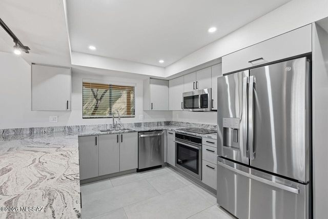 4711 E Silver Place, Tucson, AZ 85712