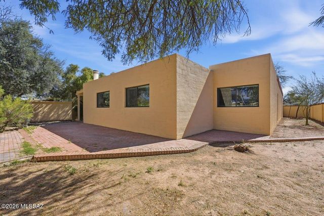 4711 E Silver Place, Tucson, AZ 85712