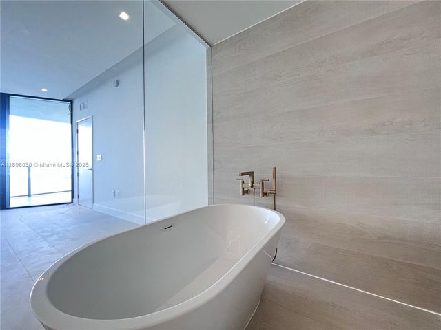 700 NE 24th St 5107, Miami, FL 33137