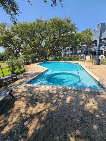 209 Forest Hills 111, Rockport, TX 78382