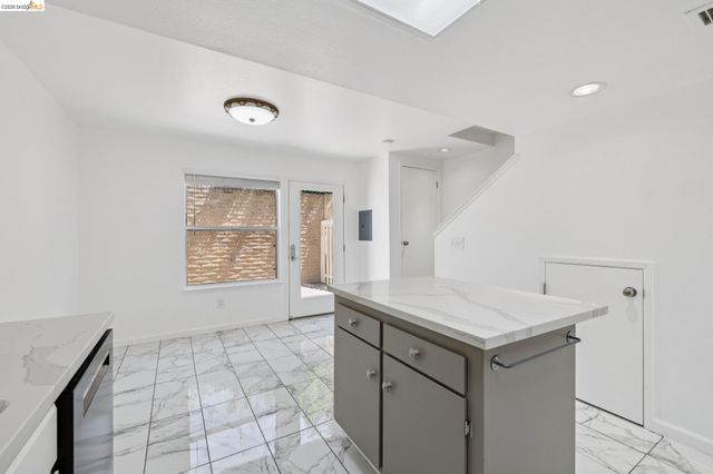 1021 Santa Ines Ct, Oakland, CA 94601