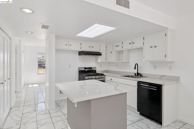1021 Santa Ines Ct, Oakland, CA 94601