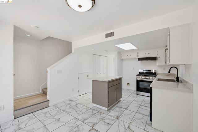 1021 Santa Ines Ct, Oakland, CA 94601