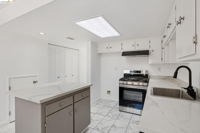1021 Santa Ines Ct, Oakland, CA 94601
