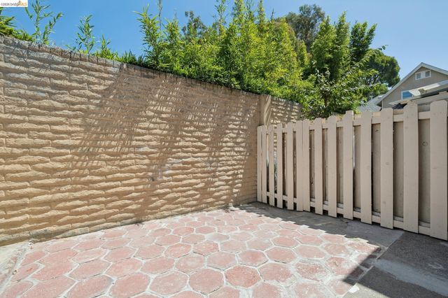 1021 Santa Ines Ct, Oakland, CA 94601