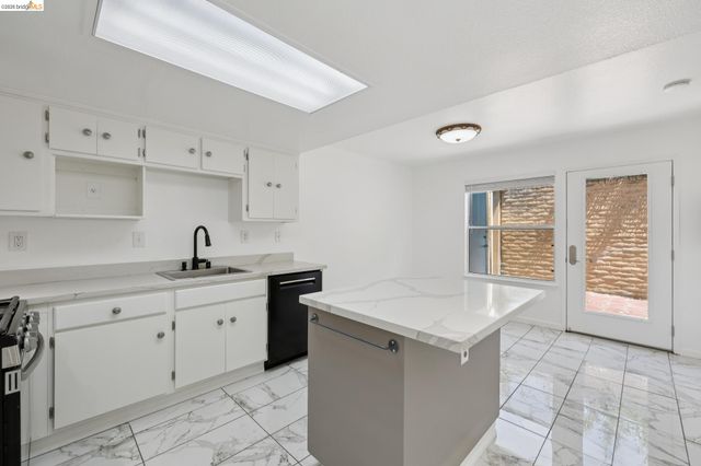 1021 Santa Ines Ct, Oakland, CA 94601