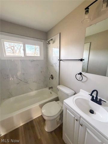 3232 Elmhill Drive NW, Warren, OH 44485