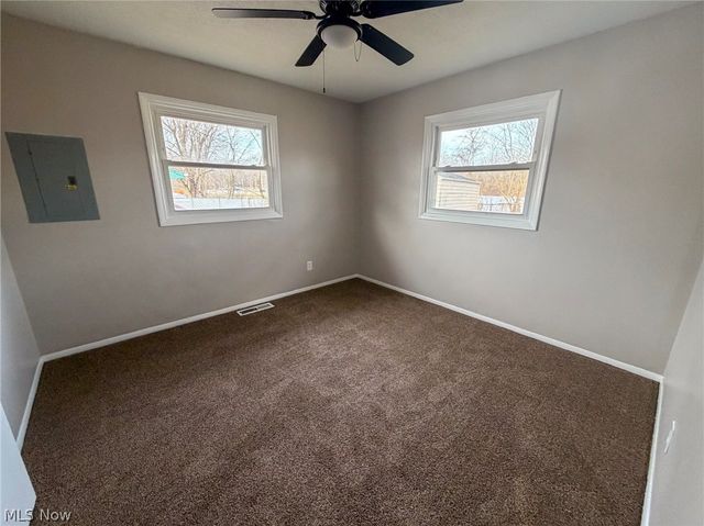 3232 Elmhill Drive NW, Warren, OH 44485