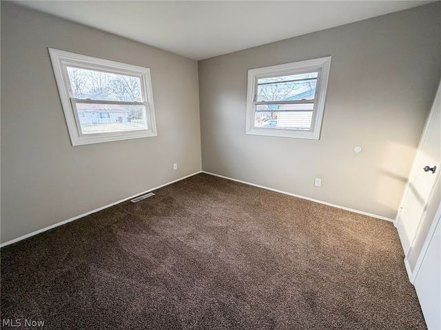 3232 Elmhill Drive NW, Warren, OH 44485