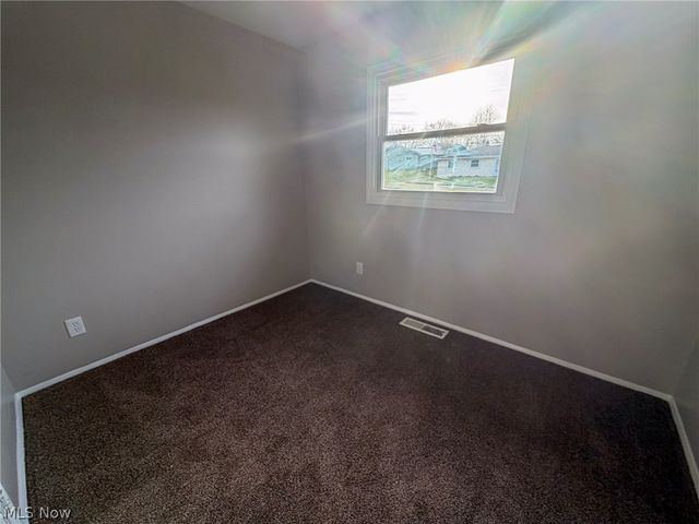 3232 Elmhill Drive NW, Warren, OH 44485