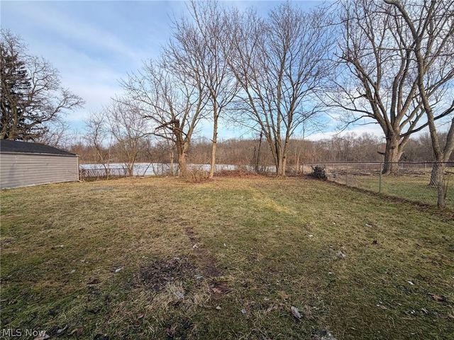 3232 Elmhill Drive NW, Warren, OH 44485