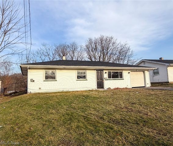 3232 Elmhill Drive NW, Warren, OH 44485