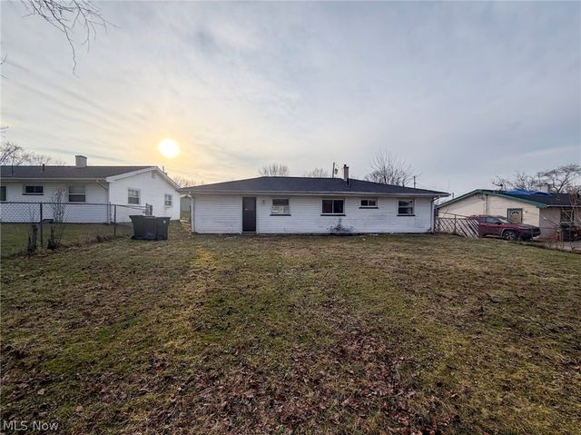 3232 Elmhill Drive NW, Warren, OH 44485