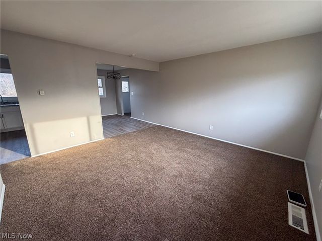 3232 Elmhill Drive NW, Warren, OH 44485