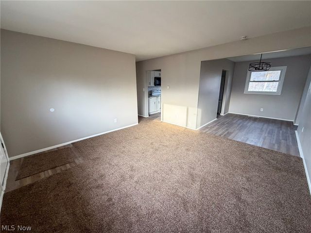 3232 Elmhill Drive NW, Warren, OH 44485