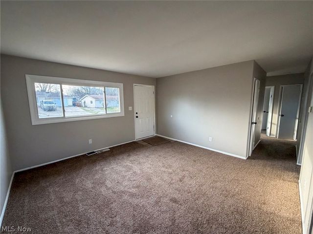 3232 Elmhill Drive NW, Warren, OH 44485