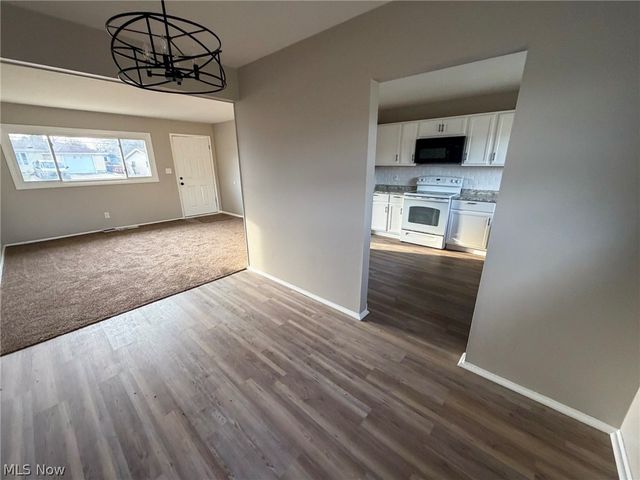 3232 Elmhill Drive NW, Warren, OH 44485