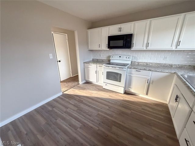 3232 Elmhill Drive NW, Warren, OH 44485