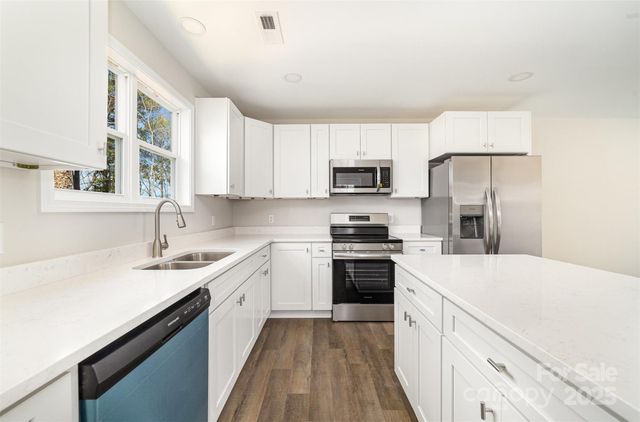 2206 Hillcrest Avenue, Albemarle, NC 28001