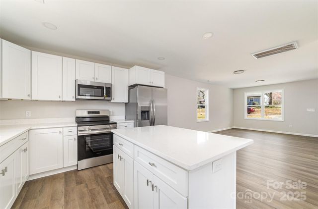 2206 Hillcrest Avenue, Albemarle, NC 28001