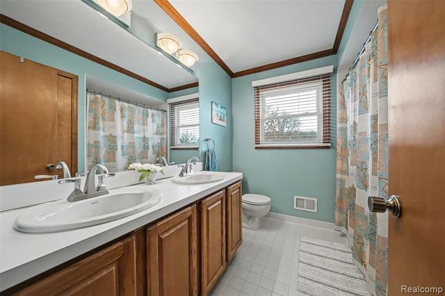 37764 Stableview Drive, Farmington, MI 48335