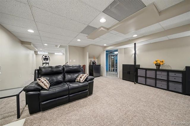 37764 Stableview Drive, Farmington, MI 48335