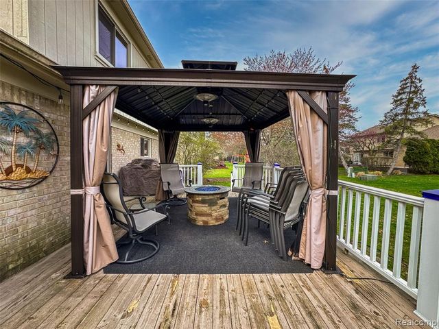 37764 Stableview Drive, Farmington, MI 48335