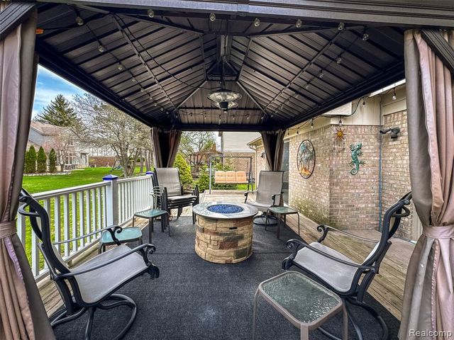 37764 Stableview Drive, Farmington, MI 48335