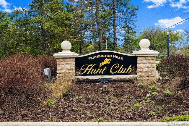37764 Stableview Drive, Farmington, MI 48335