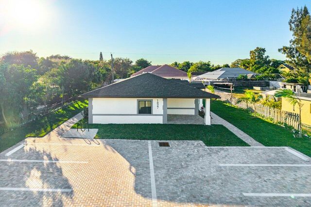 1827 Palm Acres Drive 1, Palm Springs, FL 33406