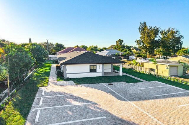 1827 Palm Acres Drive 1, Palm Springs, FL 33406