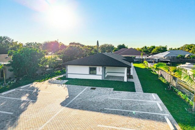 1827 Palm Acres Drive 1, Palm Springs, FL 33406