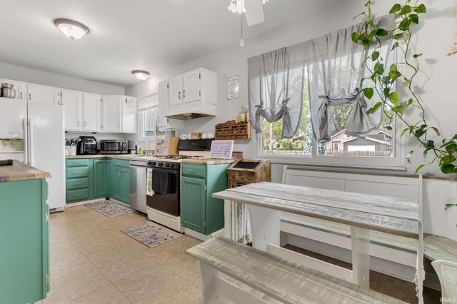 215 E Borley Avenue, Mishawaka, IN 46545