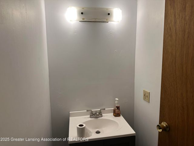 827 Walnut Street, Charlotte, MI 48813