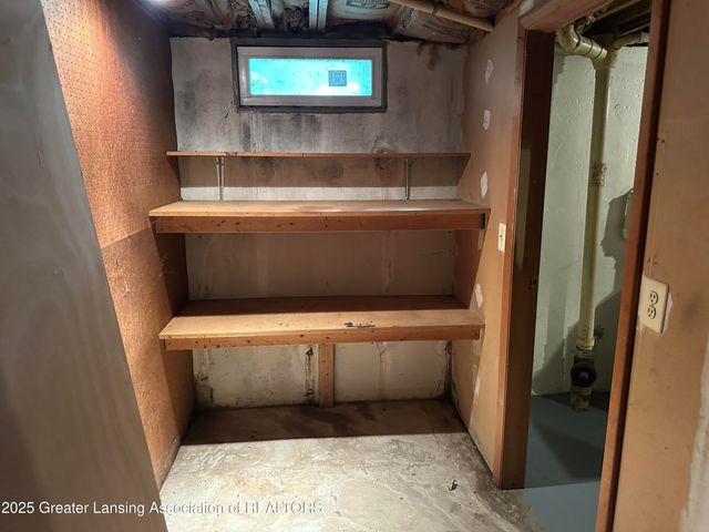 827 Walnut Street, Charlotte, MI 48813