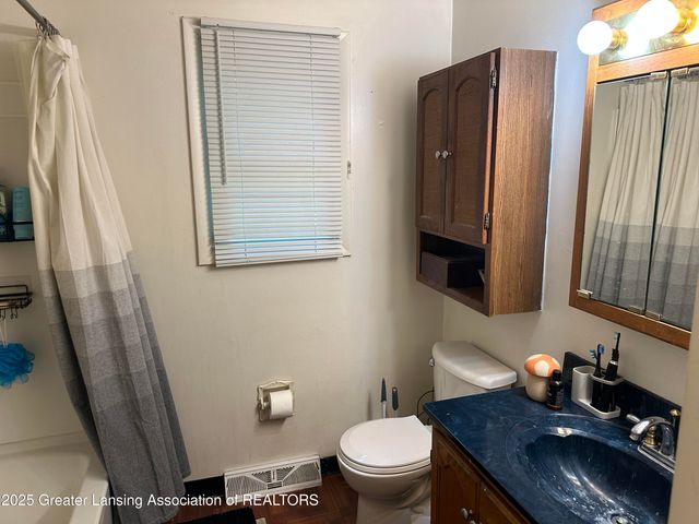 827 Walnut Street, Charlotte, MI 48813