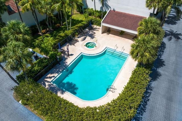 2335 S Ocean Boulevard C9, Palm Beach, FL 33480