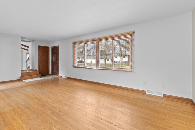 1948 Lakeaires Boulevard, White Bear Lake, MN 55110