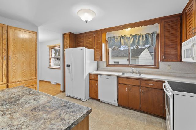 1948 Lakeaires Boulevard, White Bear Lake, MN 55110