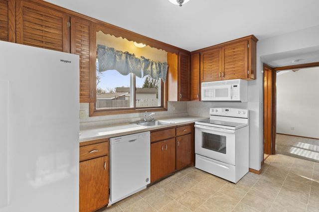 1948 Lakeaires Boulevard, White Bear Lake, MN 55110