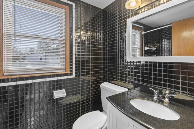 1948 Lakeaires Boulevard, White Bear Lake, MN 55110