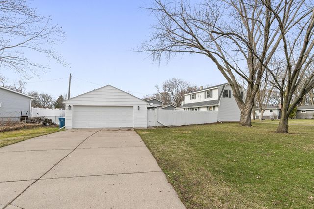 1948 Lakeaires Boulevard, White Bear Lake, MN 55110