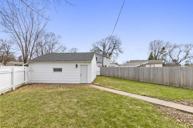 1948 Lakeaires Boulevard, White Bear Lake, MN 55110