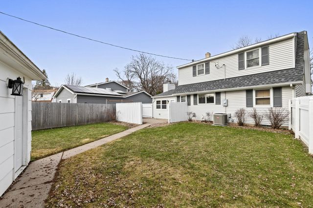 1948 Lakeaires Boulevard, White Bear Lake, MN 55110