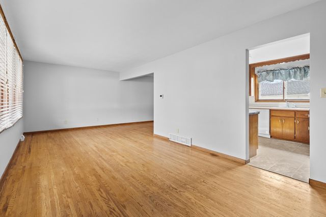 1948 Lakeaires Boulevard, White Bear Lake, MN 55110