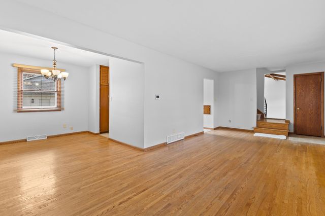 1948 Lakeaires Boulevard, White Bear Lake, MN 55110