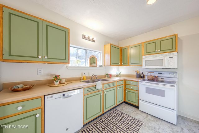 400 Balsam Drive, Knoxville, TN 37918